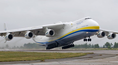 Ukrajinský minister Kuleba: Rusi zničili najväčšie lietadlo na svete Antonov An-225