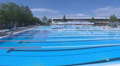 Odštartovali kúpaliskovú sezónu. Niektorých Slovákov neodradil ani dážď