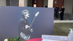 Posledná rozlúčka s Meky Žbirkom: Hold mu vzdali blízki i stovky fanúšikov