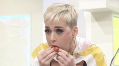 Nenažraná Katy Perry: Keď uvidíte, čo si napchala do úst, príde vám zle