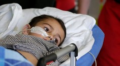 Rodičia chlapca s nádorom na mozgu skúšajú po V. Británii a Španielsku Prahu