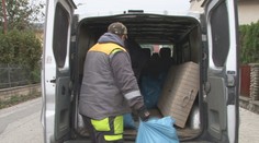 Vo Svidníku pomáhajú ľuďom s jesenným upratovaním. Nepotrebné veci stačí vyložiť pred dom