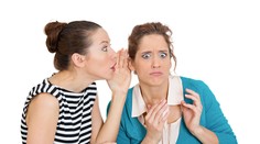 Klebety v práci vás môžu stáť miesto