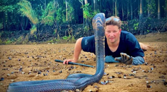 Ľudí pred ním sám varoval. Známy youtuber zomrel po uštipnutí jedovatým hadom