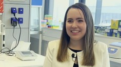 Talentovaná vedkyňa v oblasti biomedicíny. Sarah sa podieľa na svetovom výskume Alzheimerovej choroby