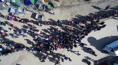 Počet migrantov smerujúcich do Európy klesol, nie však dramaticky