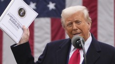 Donald Trump zvyšuje clá na čínsky dovoz do USA na 104 percent