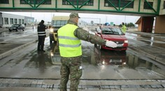 Hranice budú kontrolovať policajti aj vojaci. Na osobnú dopravu si posvietia 24 hodín denne