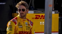 VIDEO: Iní by už nenasadli ani do MHD. Grosjean sa po piatich rokoch od nehody vrátil do monopostu F1