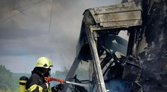 Počet obetí tragickej zrážky autobusu s vlakom stúpol na sedem. Hlásili aj viacerých zranených