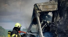 Počet obetí tragickej zrážky autobusu s vlakom stúpol na sedem. Hlásili aj viacerých zranených