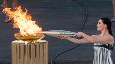 Pracovali na nej nepretržite takmer deväť mesiacov. Pozrite si, ako sa vyrábala olympijská pochodeň