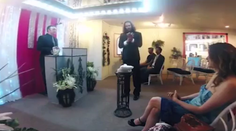 Muž sa oženil so svojím smartfónom: Je to môj najdlhší vzťah, povedal