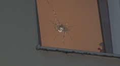 Expolicajt, ktorého zbraň nešťastne usmrtila mladú ženu, porušil známu zásadu. Existujú dve verzie, prečo spustil paľbu