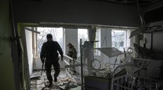 Mariupol: Po bombardovaní umeleckej školy zostali pod troskami stovky ľudí