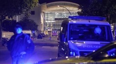 Streľba v továrni si vyžiadala dvoch mŕtvych. Po útočníkovi pátra vyše 20 policajných áut