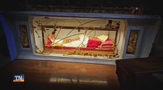 Niektorí zostali v kryptách, iných vyniesli na povrch. Za podobami hrobov pápežov sa skrýva viac než symbolika