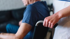 „Už ani nevyzeral ako človek.“ V domove dôchodcov zomrel klient, nikto si to celé dni nevšimol. Objavila ho až neter