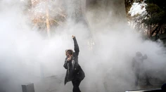 V Iráne to vrie, do ulíc vyšli študenti aj bežní ľudia. Polícia strieľa do demonštrantov
