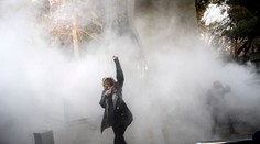 V Iráne to vrie, do ulíc vyšli študenti aj bežní ľudia. Polícia strieľa do demonštrantov