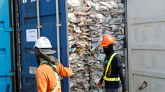 Malajzia posiela svetu späť tony plastového odpadu