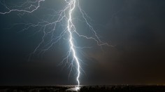 FOTO: Súrodenci zachytili na fotografii blesk, ktorý do nich udrel počas búrky