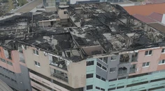 Požiarom zničenú budovu v Nitre skontroloval statik. Odborník považuje lampión za lietajúcu bombu