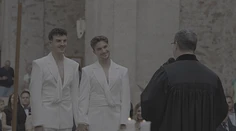 Zdalo sa to nemožné, no napokon skončili pri oltári: Roman a Štěpán si povedali áno v rímskokatolíckom kostole