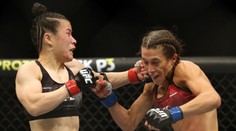 Bývalej šampiónke UFC po údere masívne opuchlo čelo. Po zápase bola na nepoznanie