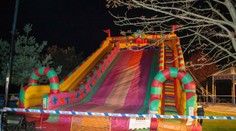 Osem detí sa vážne zranilo pri páde nafukovacej šmykľavky v lunaparku v anglickom Wokingu