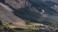 Švajčiarskej dedinke opäť hrozí masívny zosuv skál