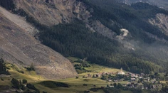Švajčiarskej dedinke opäť hrozí masívny zosuv skál