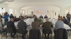 Europoslanci, ktorí prišli na kontrolnú návštevu, sa stretli s nespokojnými farmármi