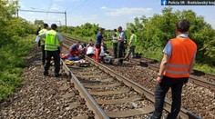 Štyri tínedžerky sa fotili na trati v Devínskej Novej Vsi, vlak dve zrazil