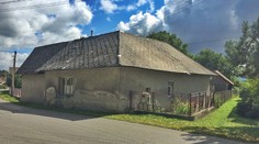 Dráma v Slovanoch. Muž sa pohádal s družkou, polial ju horľavinou a zapálil