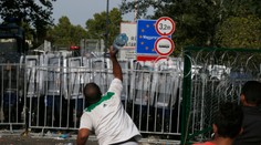 Slovenskú reportérku zbili policajti pri zásahu proti migrantom