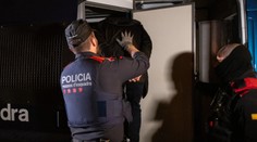 VIDEO: Číňan v Barcelone spacifikoval zlodeja nekompromisným chmatom. Príchod polície bol preňho vykúpením