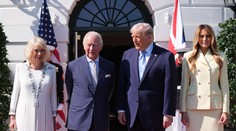 FOTO: Kráľ Karol a kráľovná Kamila na oficiálnej návšteve v USA. Trump ich privítal v Bielom dome