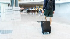 Zabudnite na šortky a žabky. Odborníci radia, čo si do lietadla neobliekať