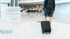 Zabudnite na šortky a žabky. Odborníci radia, čo si do lietadla neobliekať