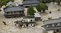 Katastrofa v Japonsku: Rozvodnené rieky zaplavujú domy