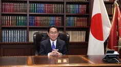 Novým japonským premiérom sa stal Fumio Kišida