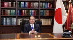 Novým japonským premiérom sa stal Fumio Kišida