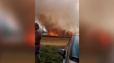 VIDEO: Veľký požiar poľa za Levicami. Obilie zhorelo za pár minút