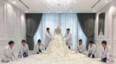 Komu patria tieto luxusné svadobné šaty? Zdobí ich 200-tisíc krištáľov Swarovski