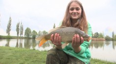 Lenka nie je typickou tínedžerkou: Je hasičkou, rybárkou aj folkloristkou