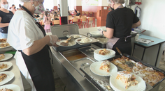 Po kritike škôl a škôlok vyplatí štát dotácie na stravu ukrajinských detí už teraz