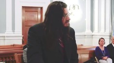 Rodičia nevedeli dostať z domu 30-ročného syna. Urobili niečo, čo by nikto nečakal