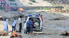 Brehy Gangy lemujú desiatky vyplavených mŕtvych tiel. Zrejme ide o obete pandémie