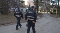 Začalo sa to nevinne, no skončilo nešťastím. Mestskí policajti postrelili záhradkára